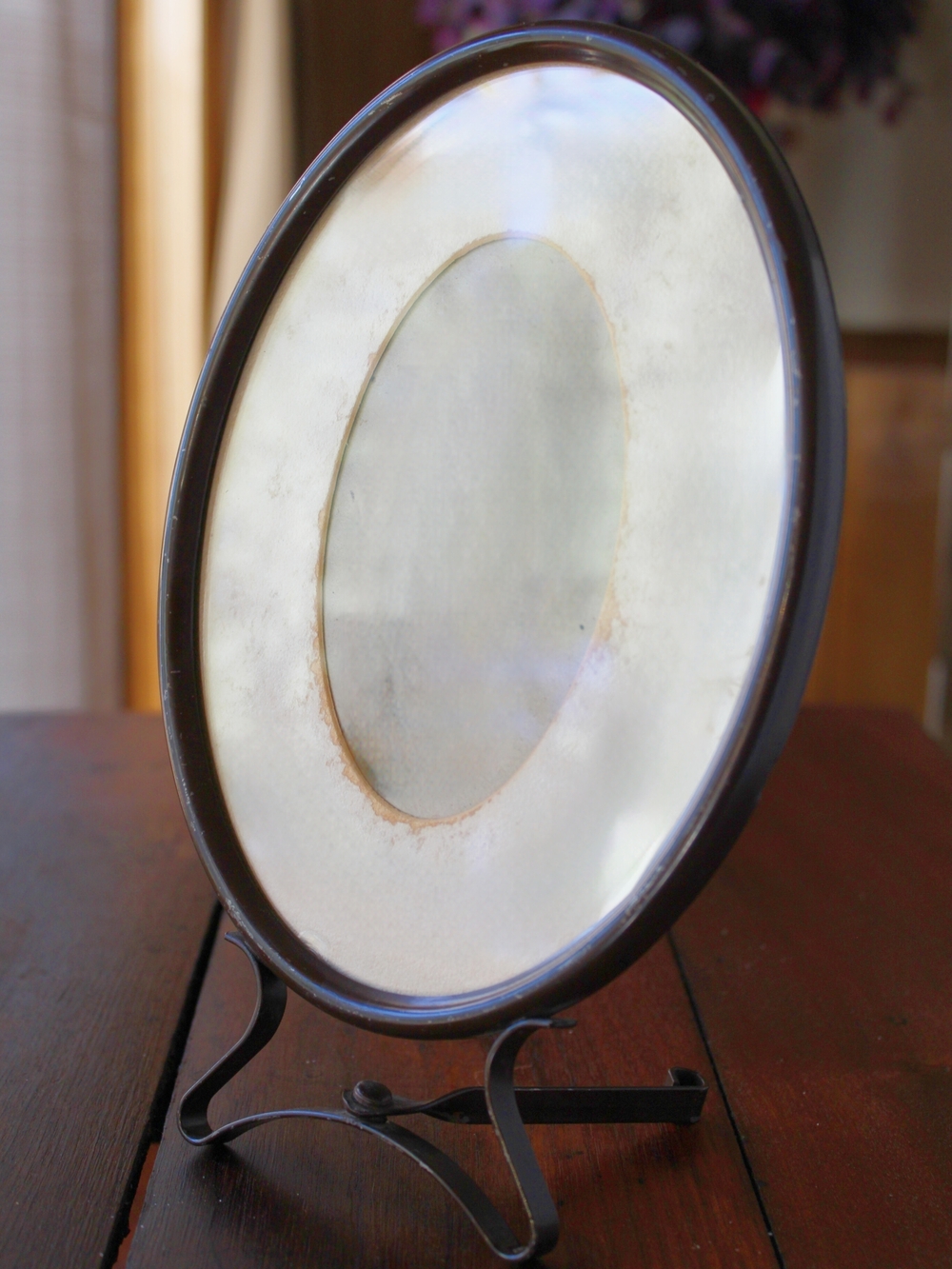 Vintage Oval Metal Picture Frame With Foldable Arm